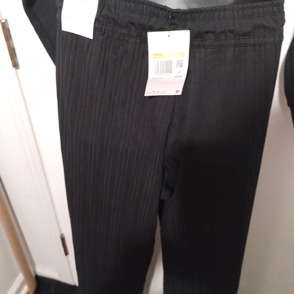 Nike Women's Black Track Pants & Cropped Sweatshirt Set - Picture 4 of 12